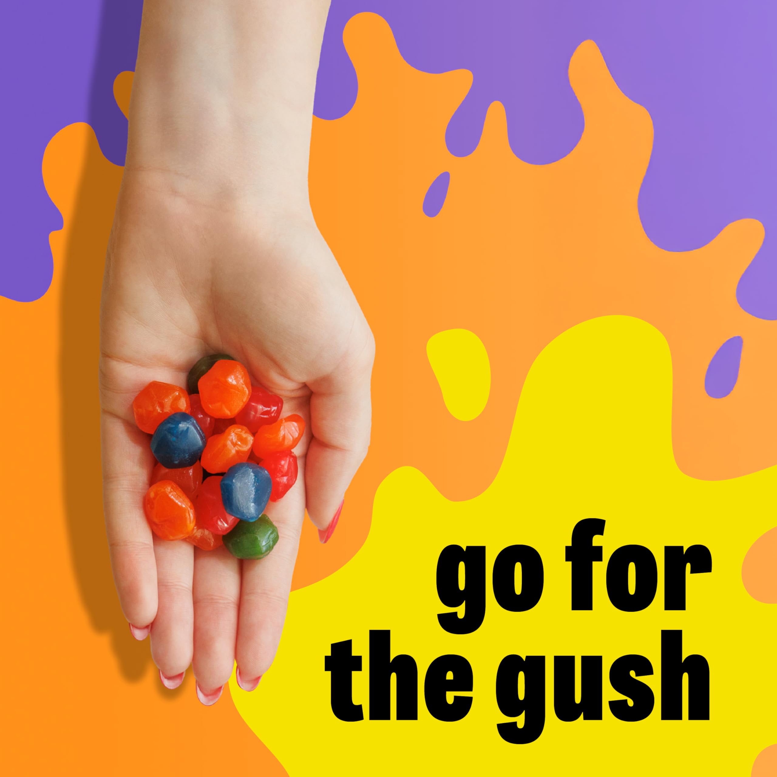 Gushers gomitas en mano mostrando textura masticable y tamaño