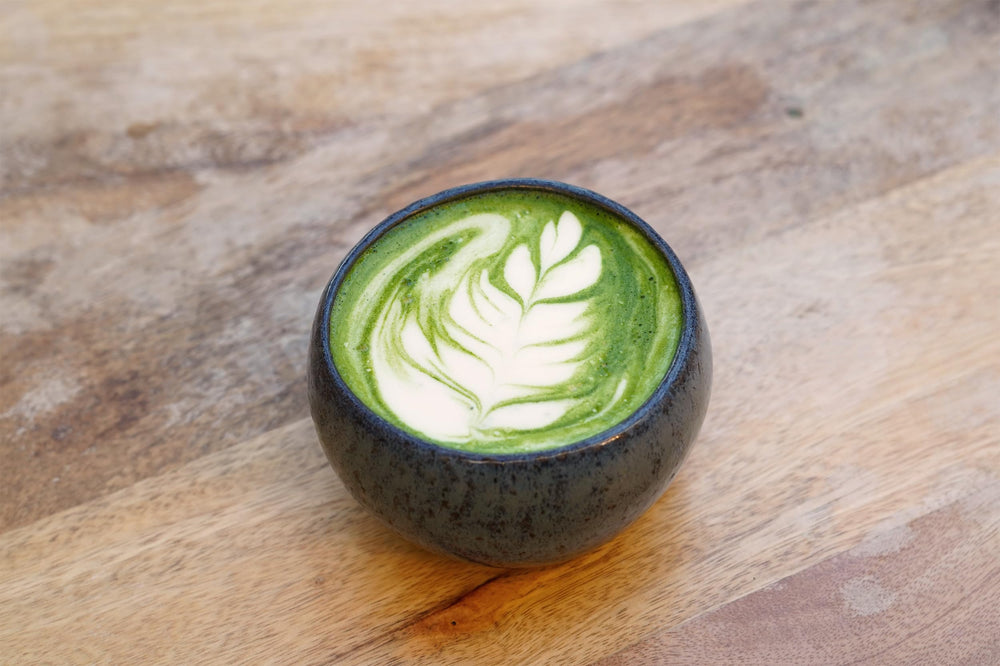 haijiro matcha preparado en taza usucha con espuma ligera y aroma