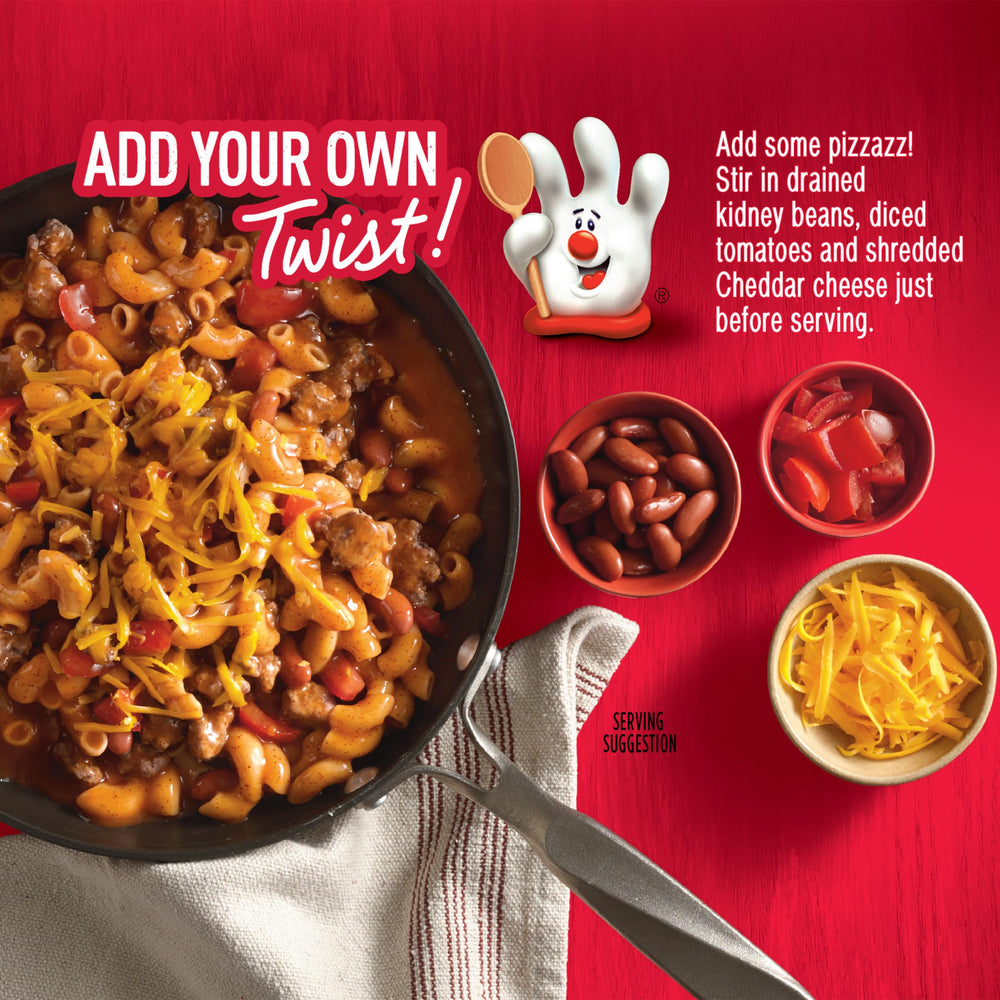 Hamburger Helper caja en estante de despensa para ahorro y rapidez