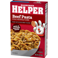 Hamburger Helper plato servido en mesa familiar, cena rápida y reconfortante