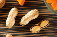 Hampton Distribution cacahuetes en mano para comparar escala y porciones