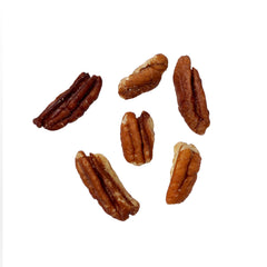 Hampton Distribution mano mostrando porción ideal de pacanas para snack saludable