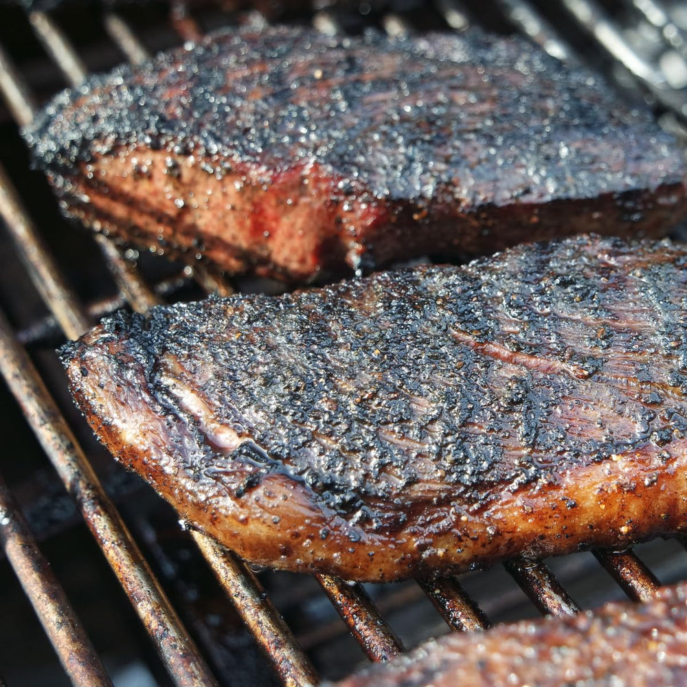 Hardcore Carnivore comparando tamaño 13 oz ideal para parrilladas
