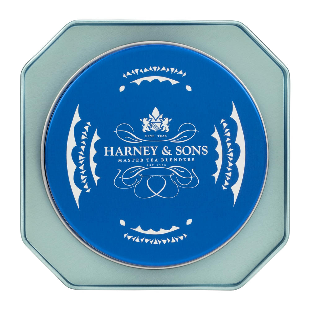 Harney & Sons etiqueta de la lata con ingredientes y datos de sostenibilidad visibles