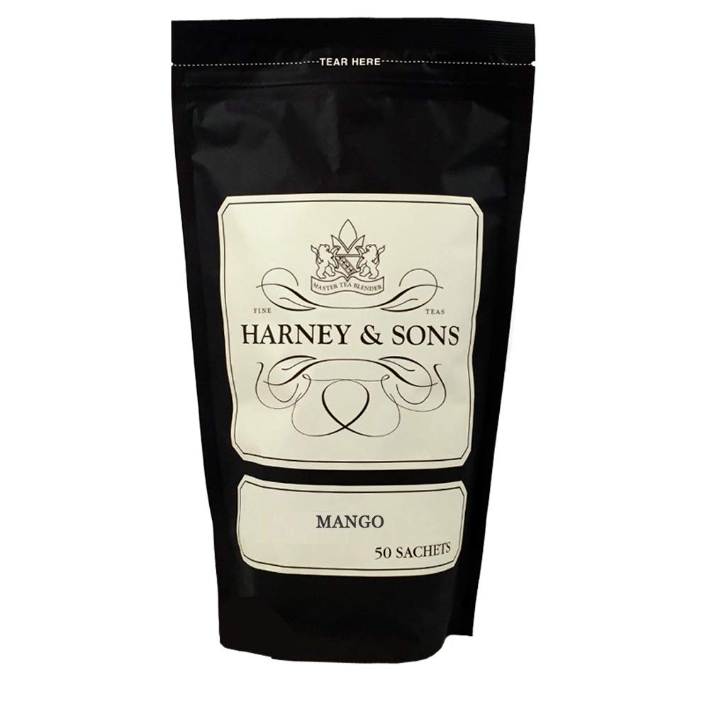 Harney & Sons close-up de un sachet con trozos de mango visible, destaca la calidad