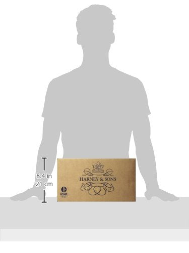 Harney & Sons botellas sobre mesa en ambiente veraniego, servir frío y compartir