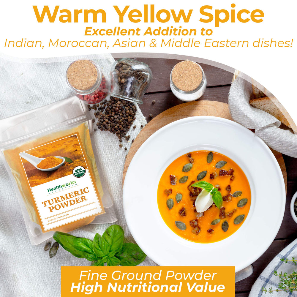 Healthworks Superfoods polvo mezclado en un smoothie para color y sabor