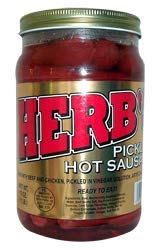Herb's frasco de salchicha picante 16oz en primer plano, listo para servir y compartir