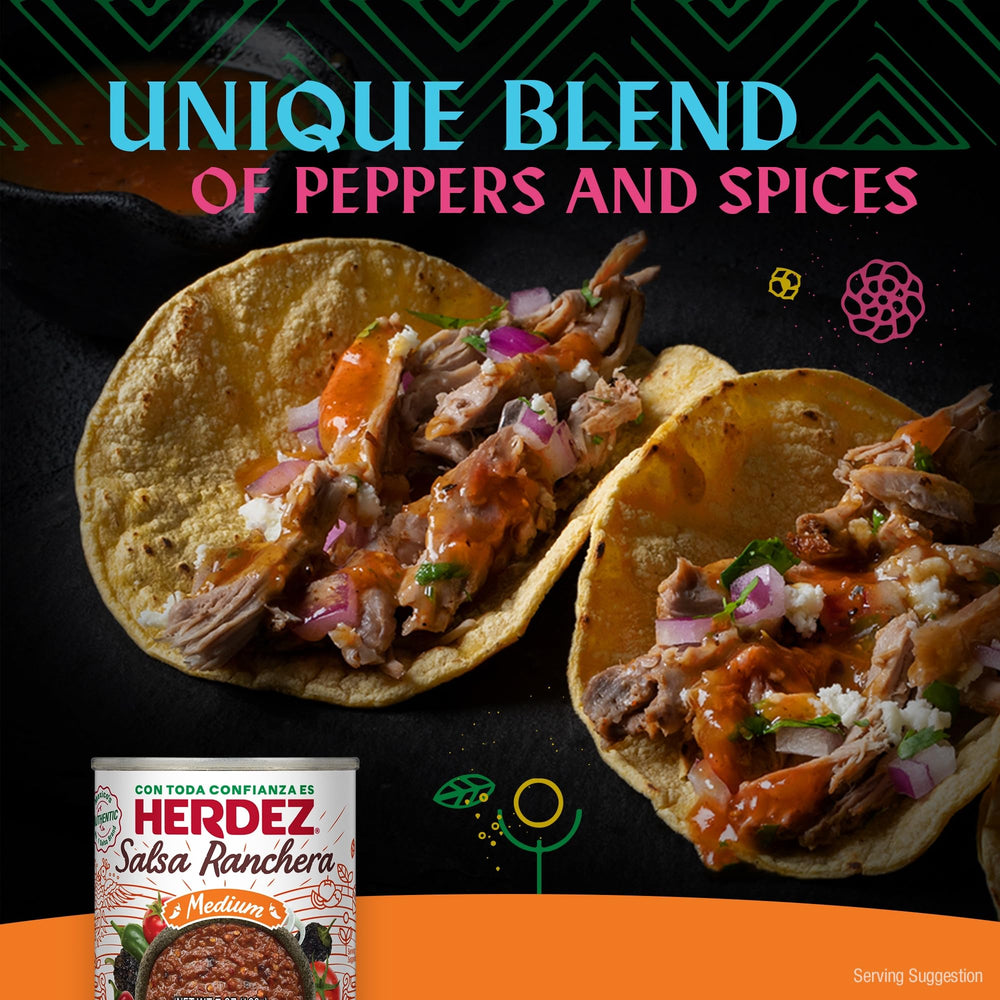 Herdez salsa servida como dip con totopos para reuniones