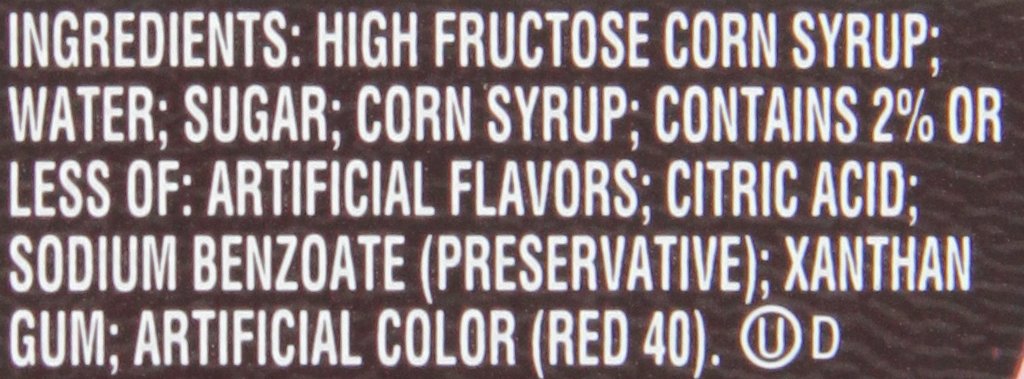 HERSHEY'S sirope vertido sobre helado para mejor presentación