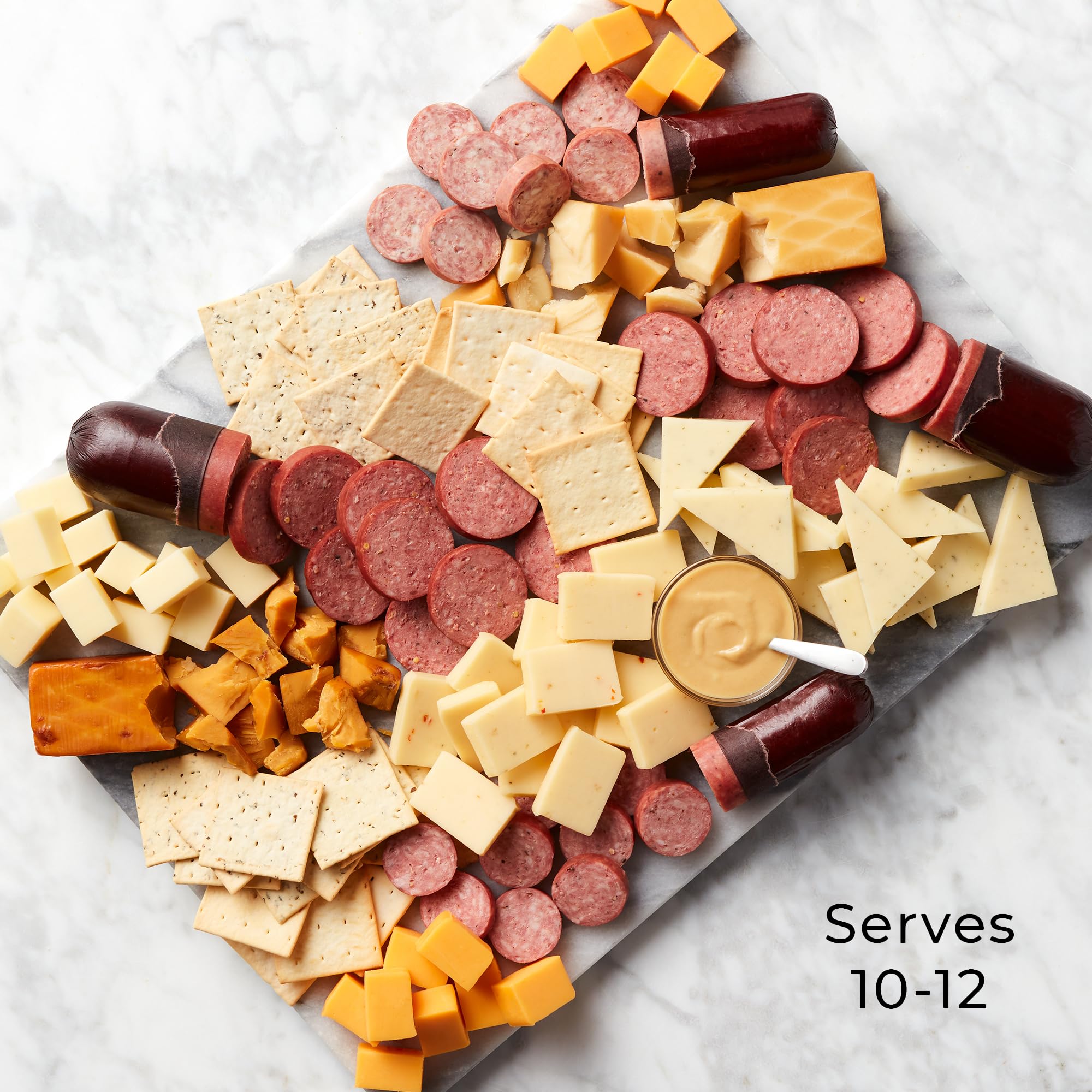 Hickory Farms close-up de summer sausage resaltando textura ahumada