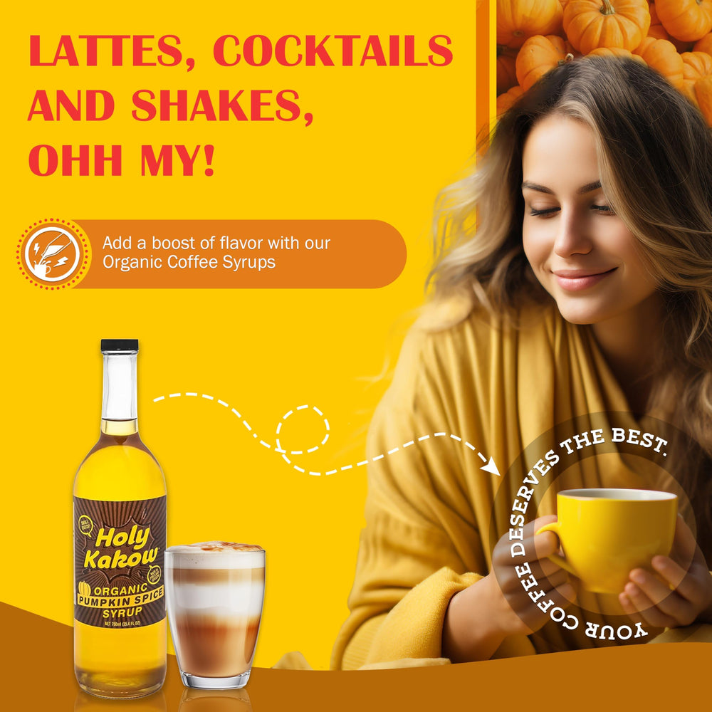 Holy Kakow jarabe en uso vertido sobre latte con espuma, añade sabor cálido y aromático