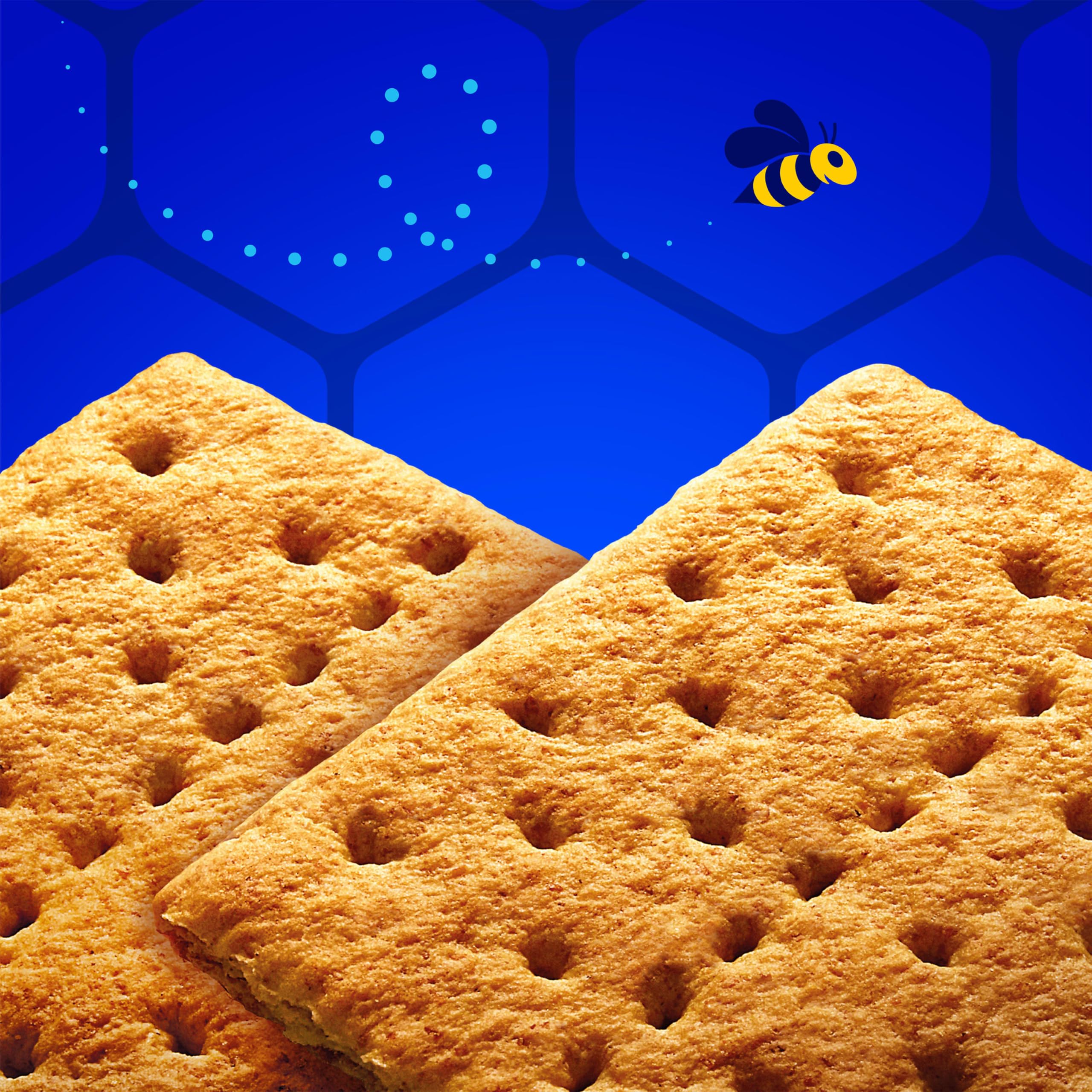 Honey Maid galleta en mano para comparar tamaño y porción práctica