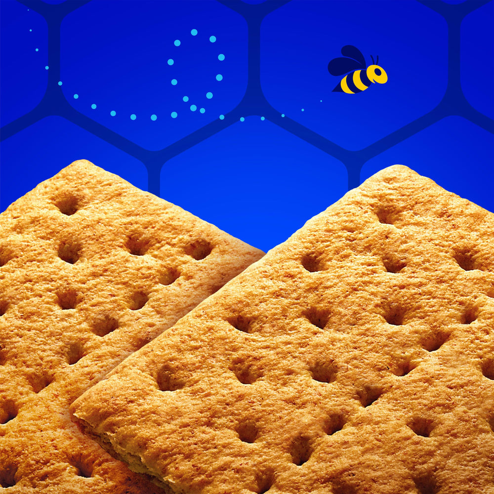 Honey Maid galleta en mano para comparar tamaño y porción práctica