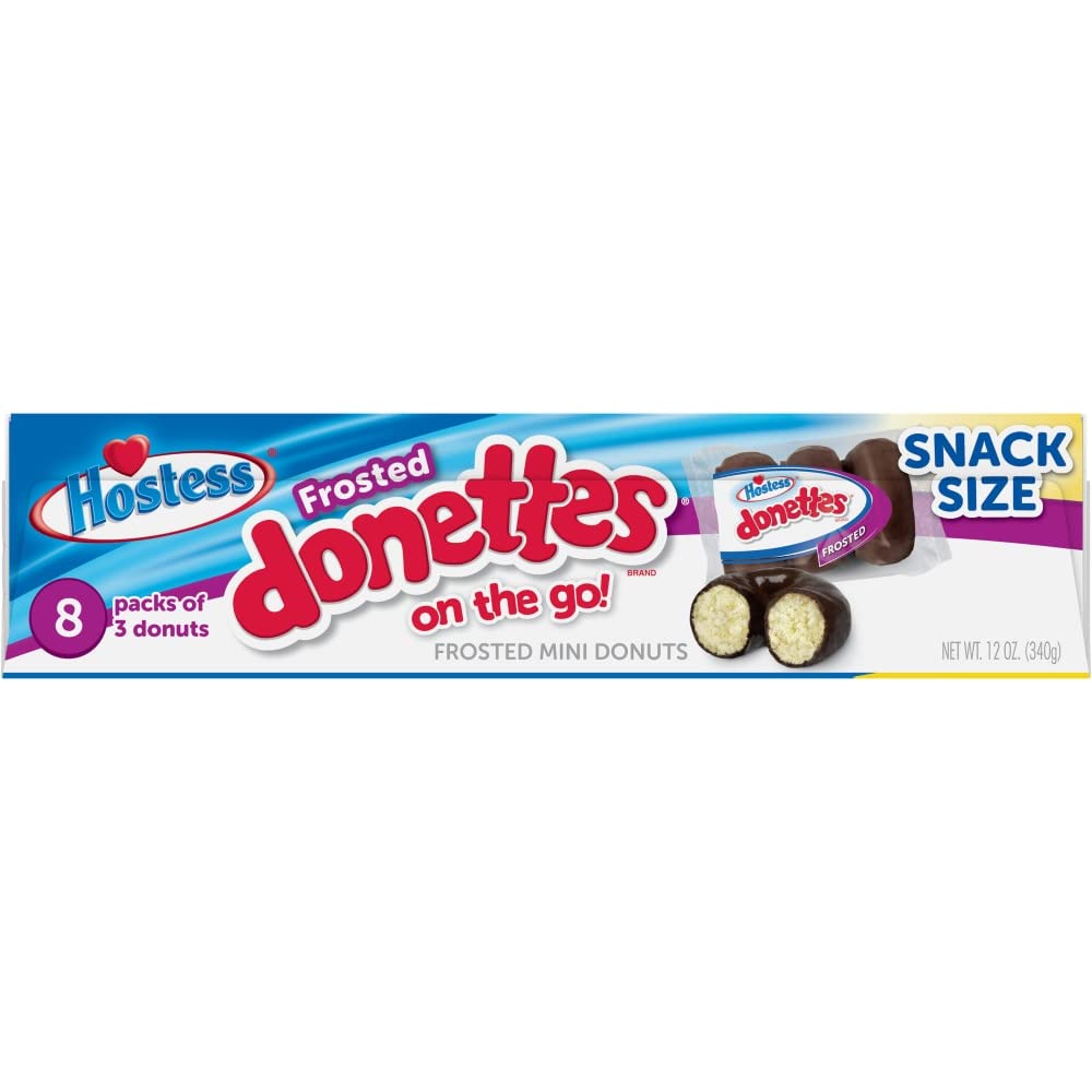 Hostess donita junto a una taza para comparar tamaño y porción
