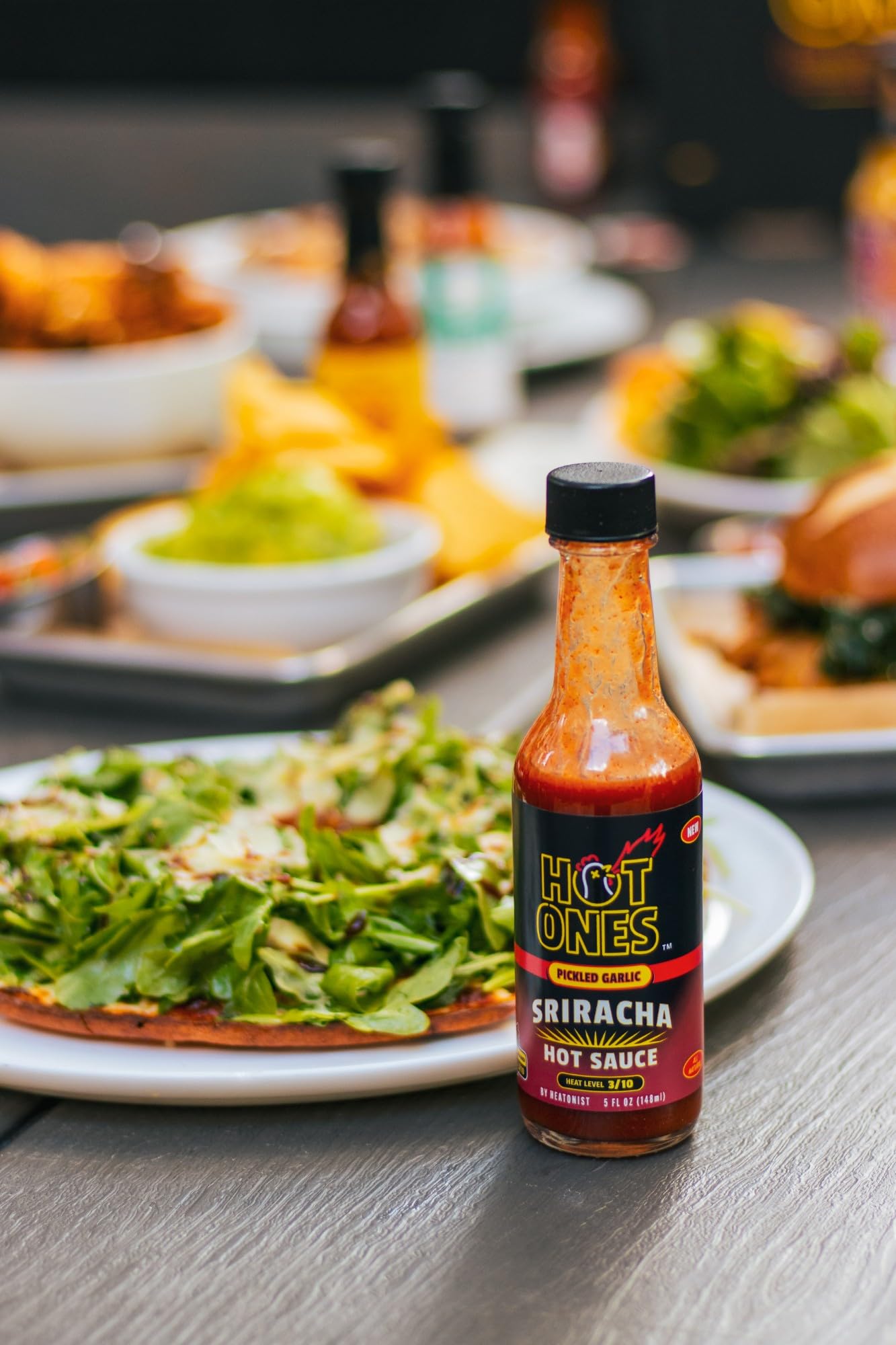 Hot Ones etiquetas en primer plano que destacan ingredientes naturales