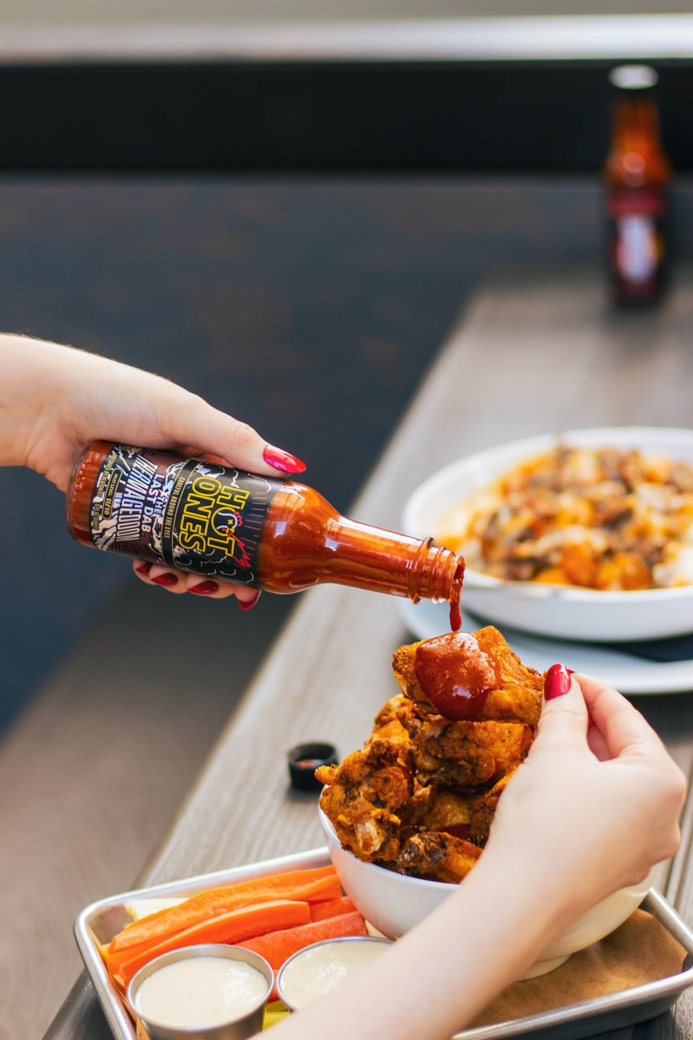Hot Ones salsa aplicada sobre tacos realzando sabor y picor