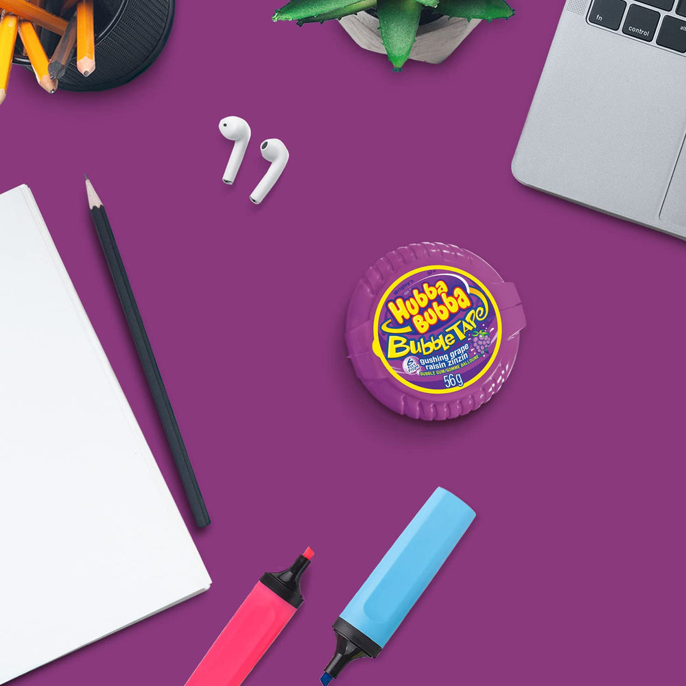 Hubba Bubba tamaño en mano para comparar longitud de 6 pies