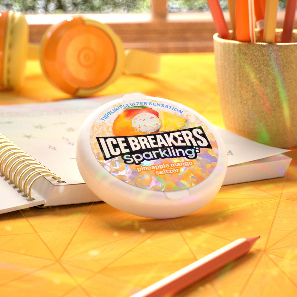 Ice Breakers lata junto a monedero muestra tamaño portátil y conveniencia
