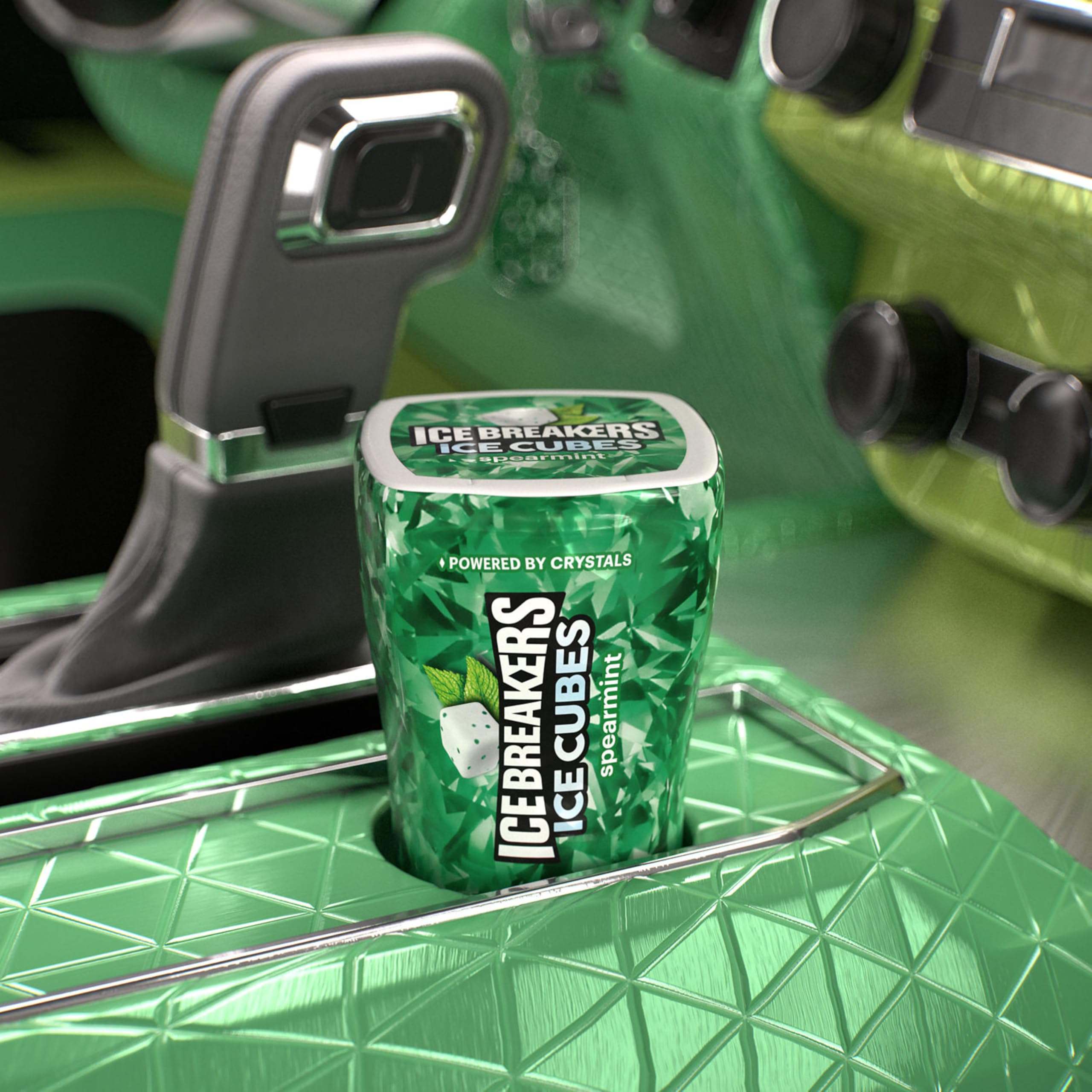 Ice Breakers frasco en mano para comparar tamaño, portátil y práctico