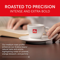 illy espresso servido en taza con crema, sabor equilibrado