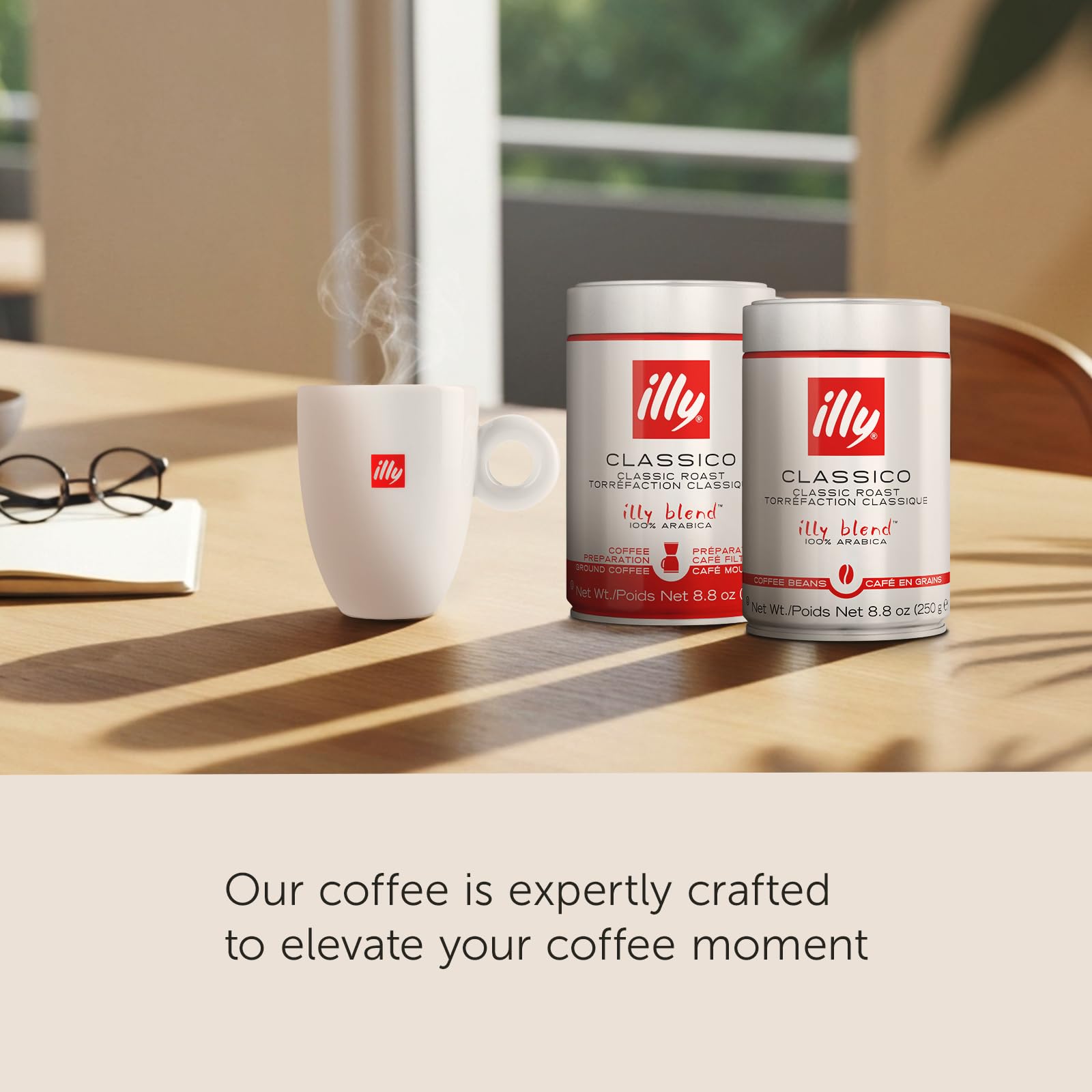 illy lata junto a taza servida, marca illy y taza lista para beber