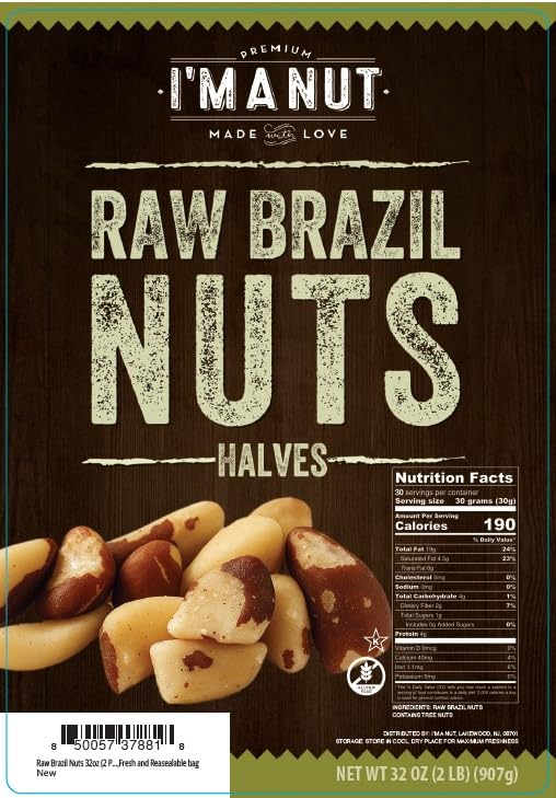 I'm A Nut mano sosteniendo nueces de Brasil, proporción y tamaño práctico
