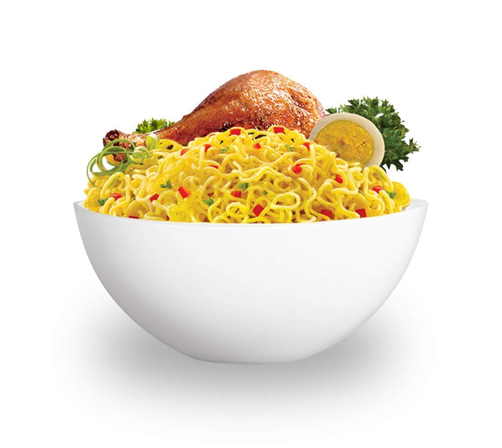 Indomie sobre individual abierto listo para preparar y práctico