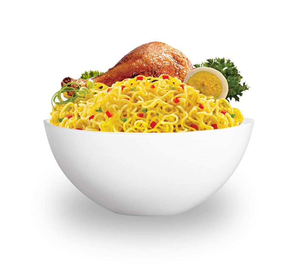 Indomie sobre individual abierto listo para preparar y práctico