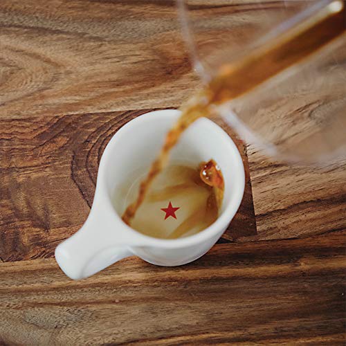 Escena de cocina con paquete Intelligentsia Frequency Blend, inspirando uso diario y hospitalidad