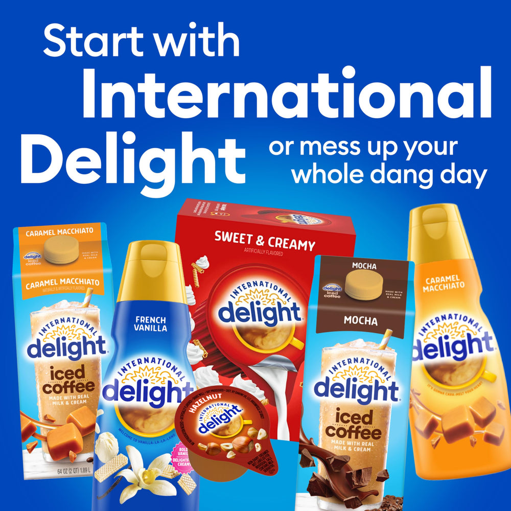 International Delight cápsula en mano para comparar tamaño y control de porción