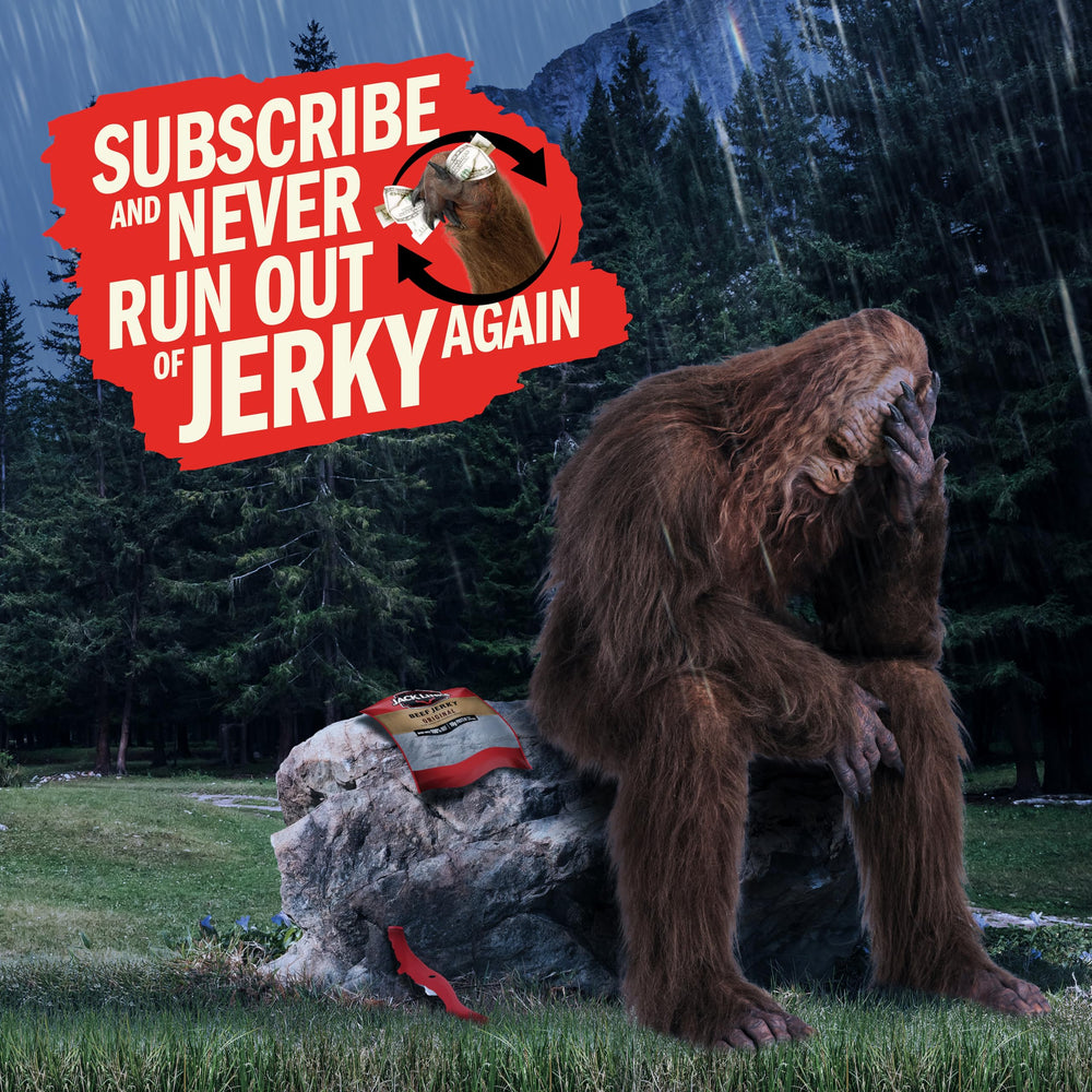 Jack Link's palitos sobre mesa de camping, snack estable sin refrigeración