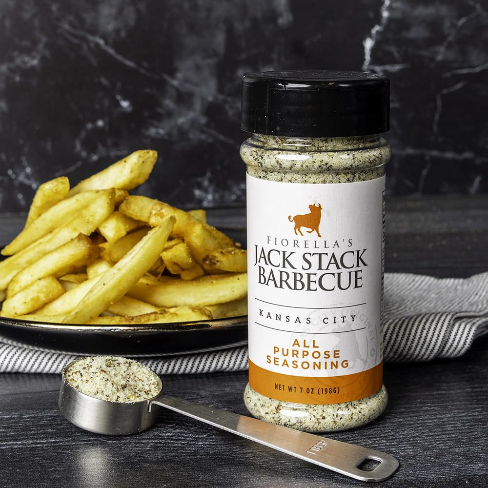 Sazonador Jack Stack en uso sobre pollo asado para mayor sabor y corteza