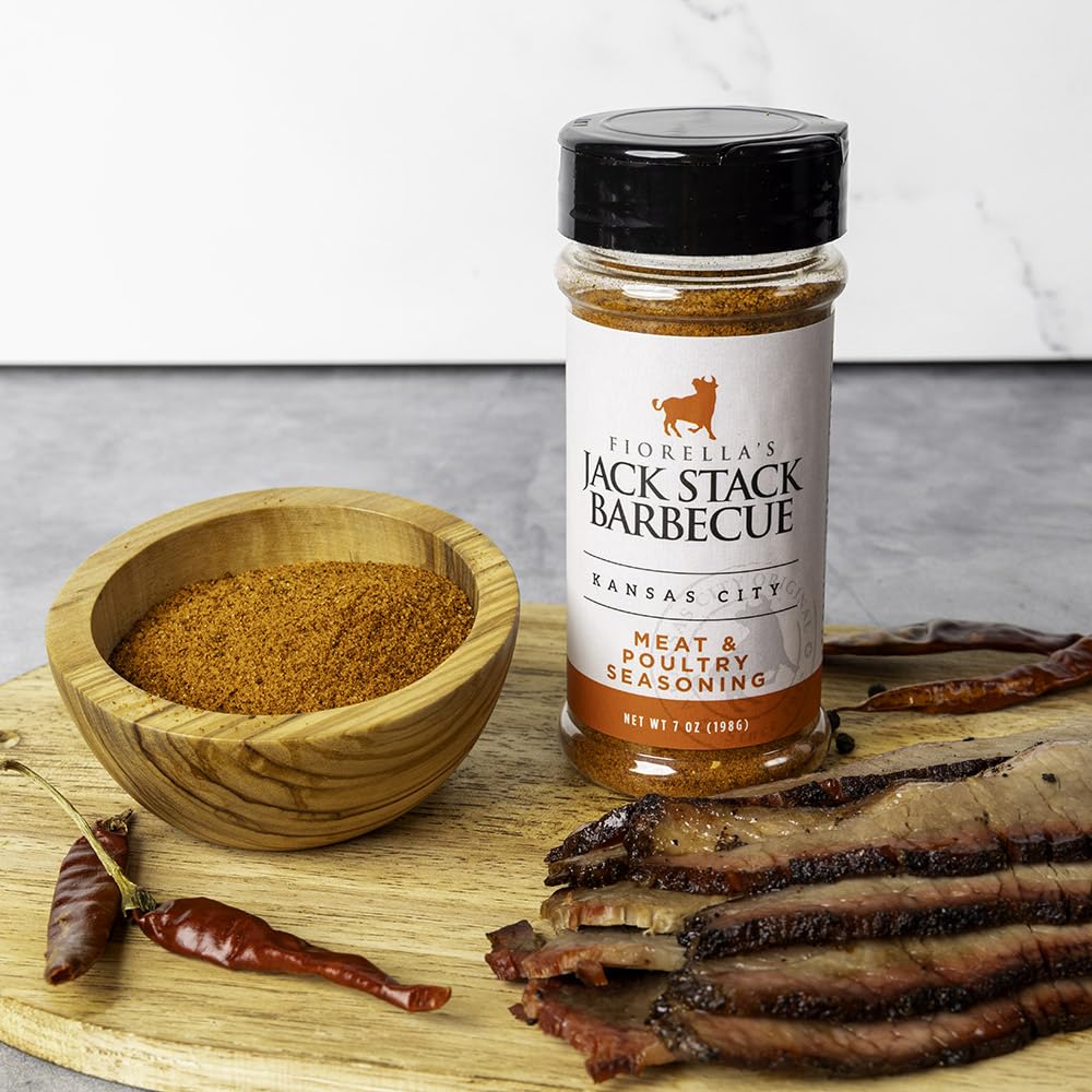 Porción de sazonador Jack Stack sobre carne asada realzando su jugosidad