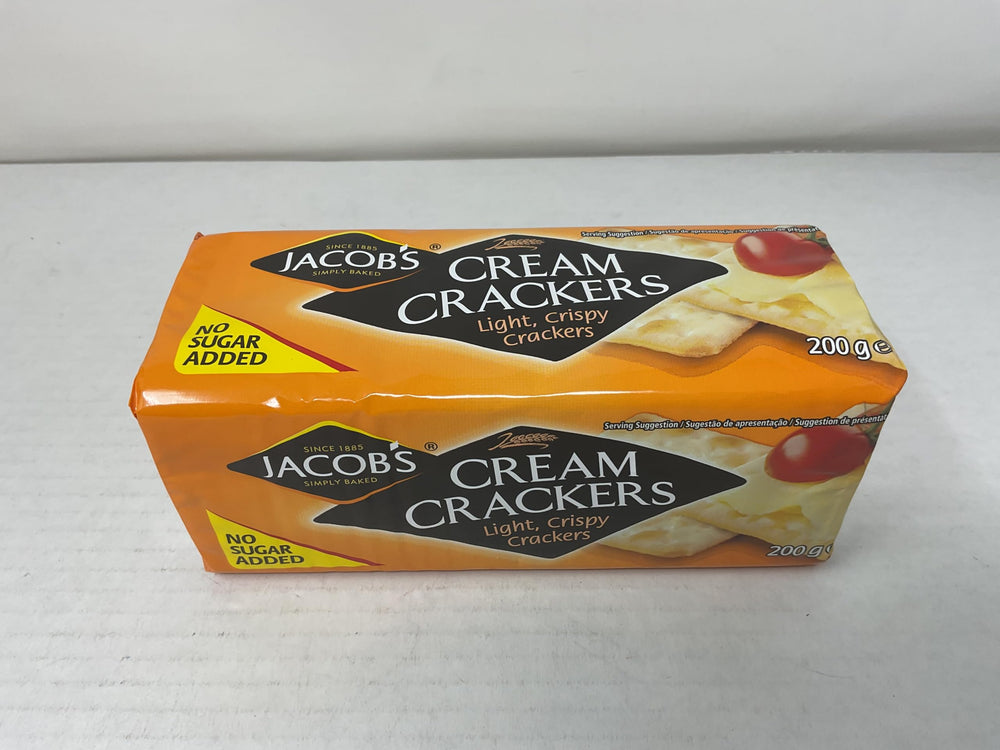 Jacobs galletas junto a un plato de sopa, aporta contraste crujiente