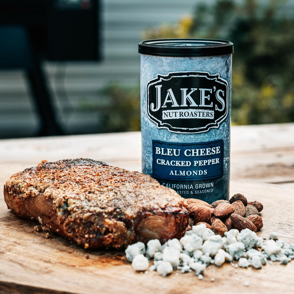 Jake's Nut Roasters almendras en tabla de aperitivos junto a quesos, idea de maridaje