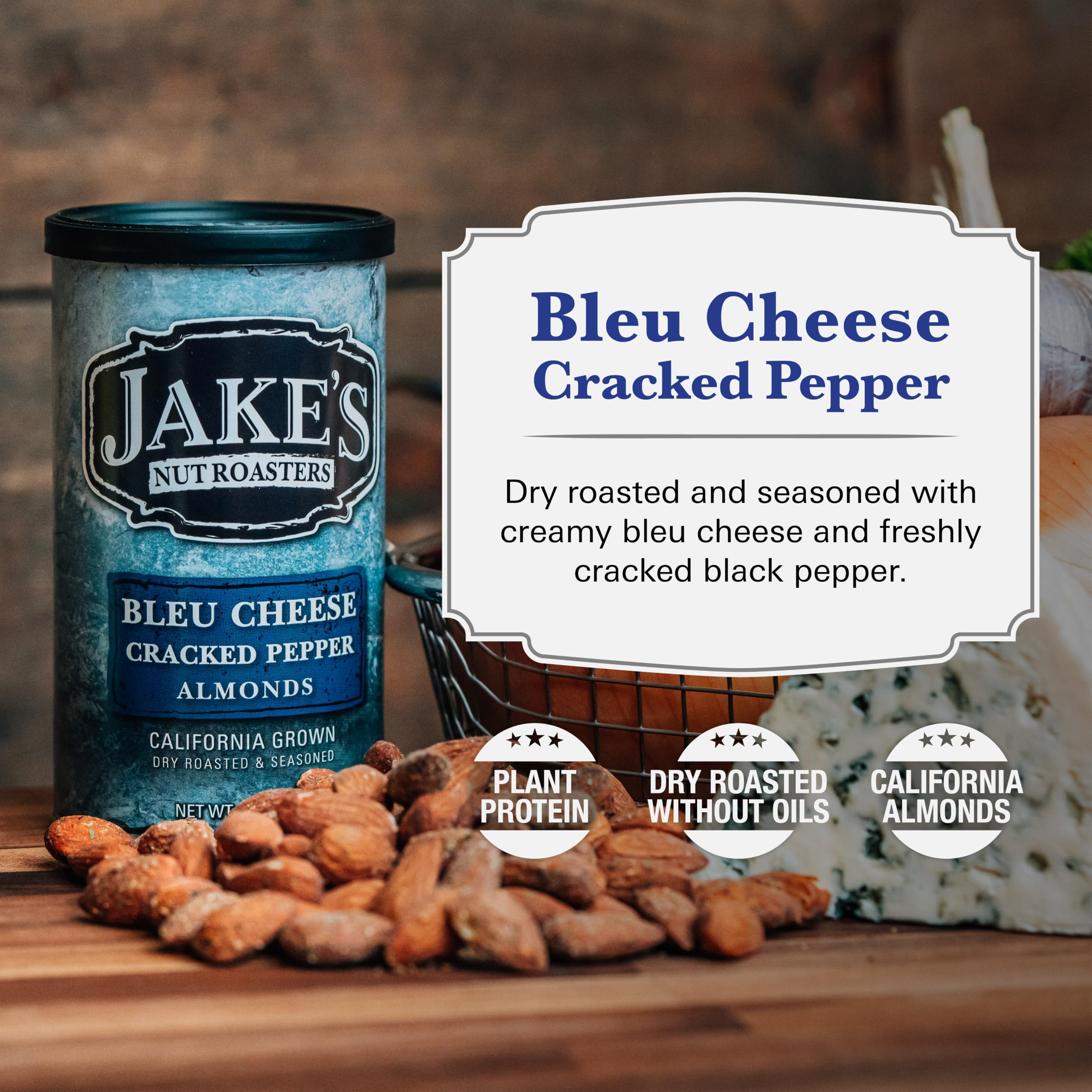 Jake's Nut Roasters mano sacando almendras de lata para snack listo