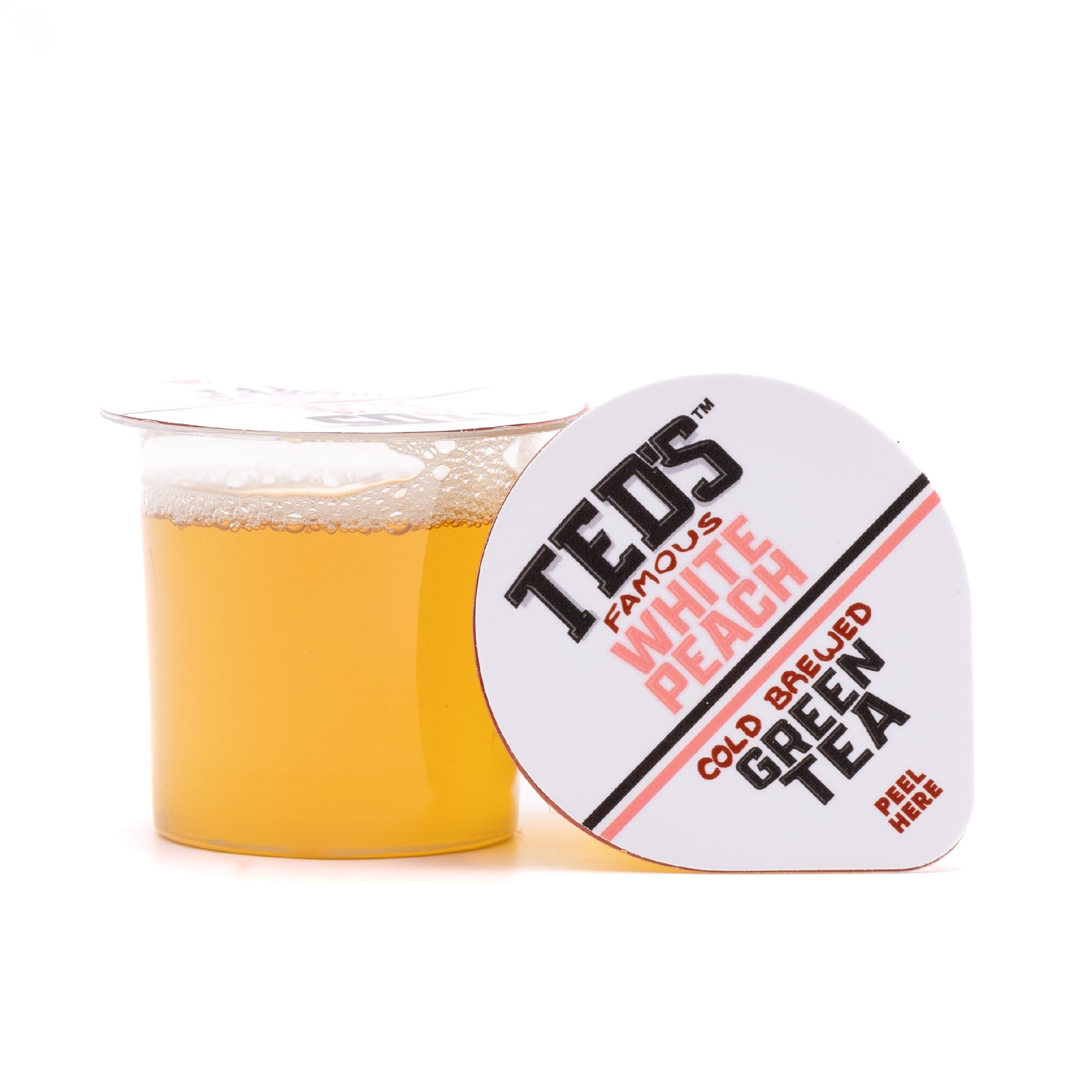 Java House verter Ted's Tea en vaso con hielo para una bebida fría y refrescante