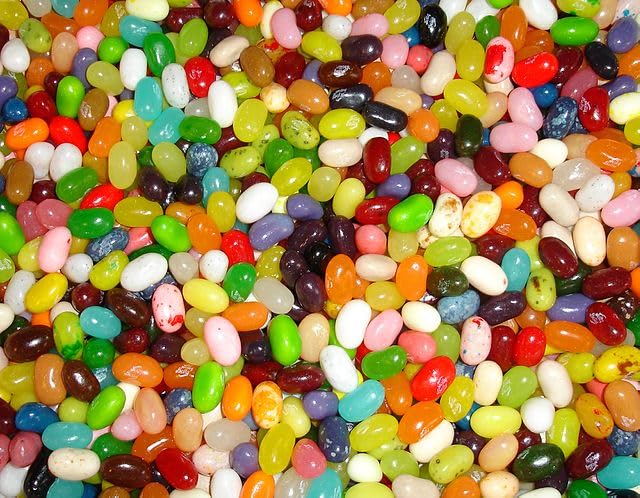 Just Grown Jelly Belly caja abierta con jelly beans visibles, lista para jugar