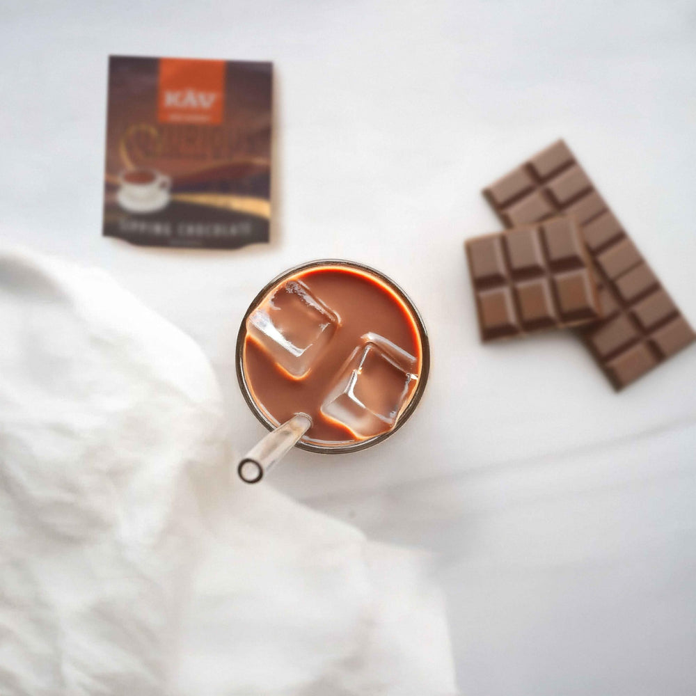 KAV escena de sala acogedora con chocolate, ideal para momentos íntimos