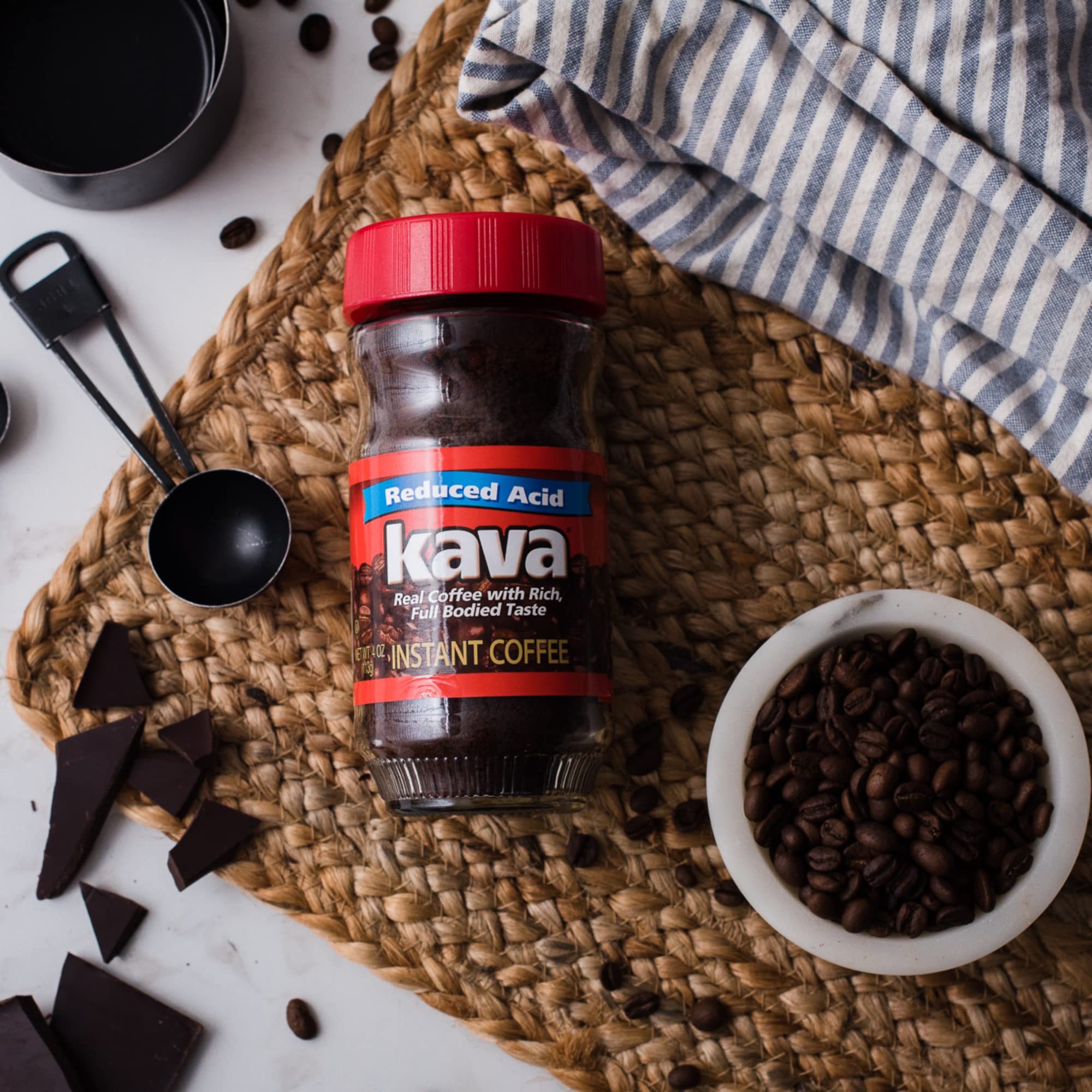 Kava frascos empacados escala para comparar tamaño real