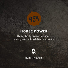 Kicking Horse 454 primer plano de granos enteros destacando textura y calidad arábica