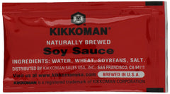 Kikkoman salsa textura de cerca realzando color y aroma balanceado