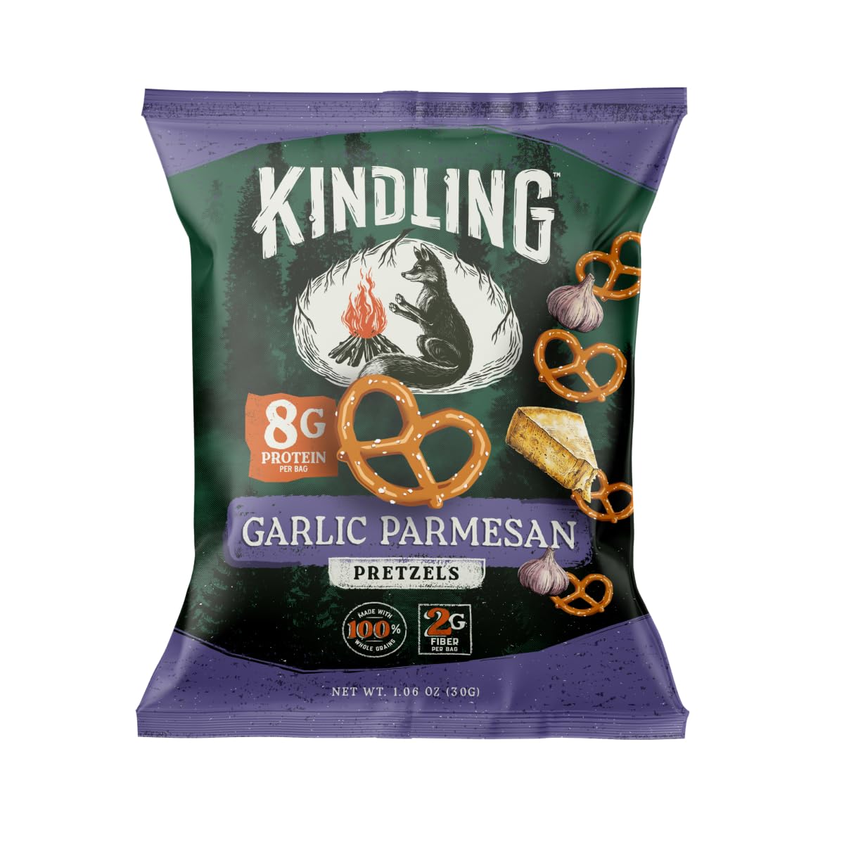 Kindling pretzel en mano para comparar tamaño y porción portátil