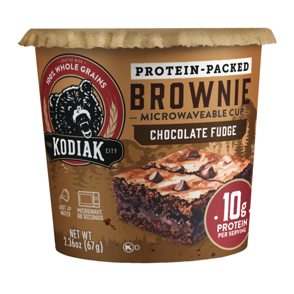 Kodiak Cakes brownie en taza recién salido del microondas listo para comer y sabroso