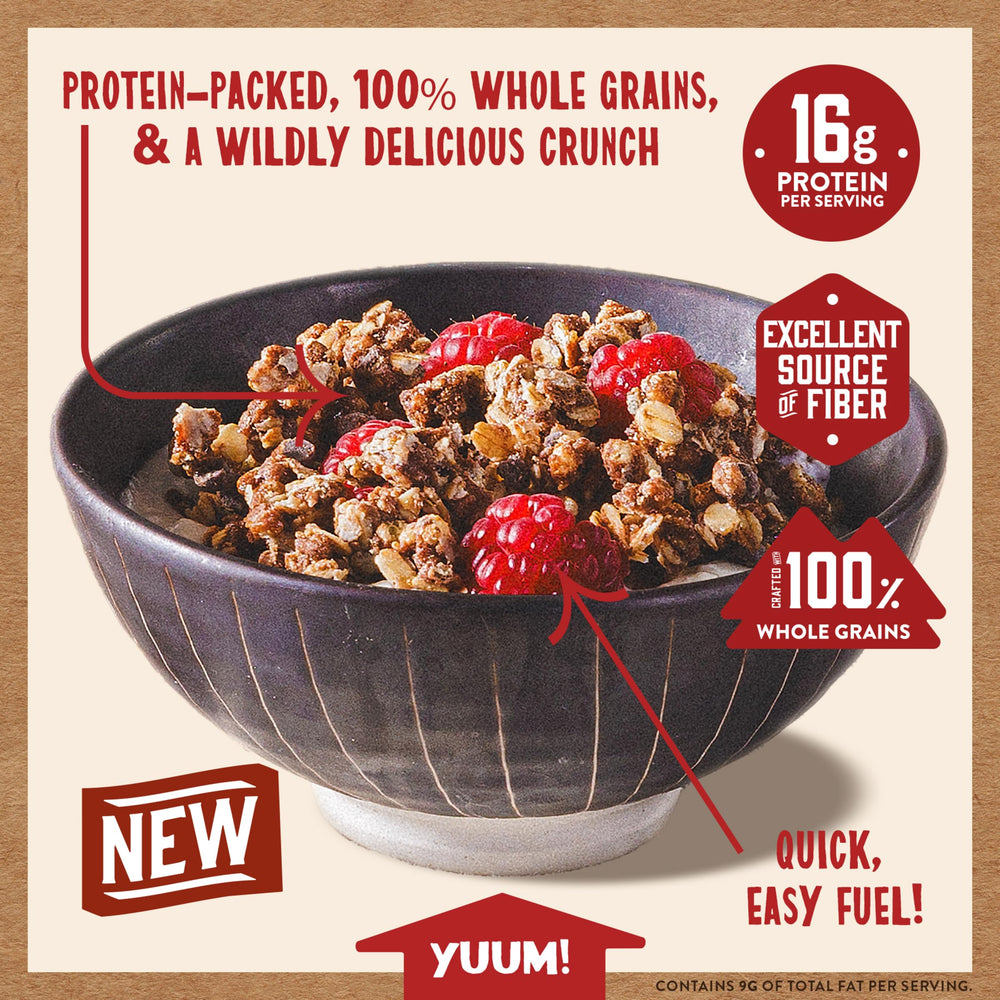 Kodiak Cakes granola servida sobre yogur para aumento de proteína y textura