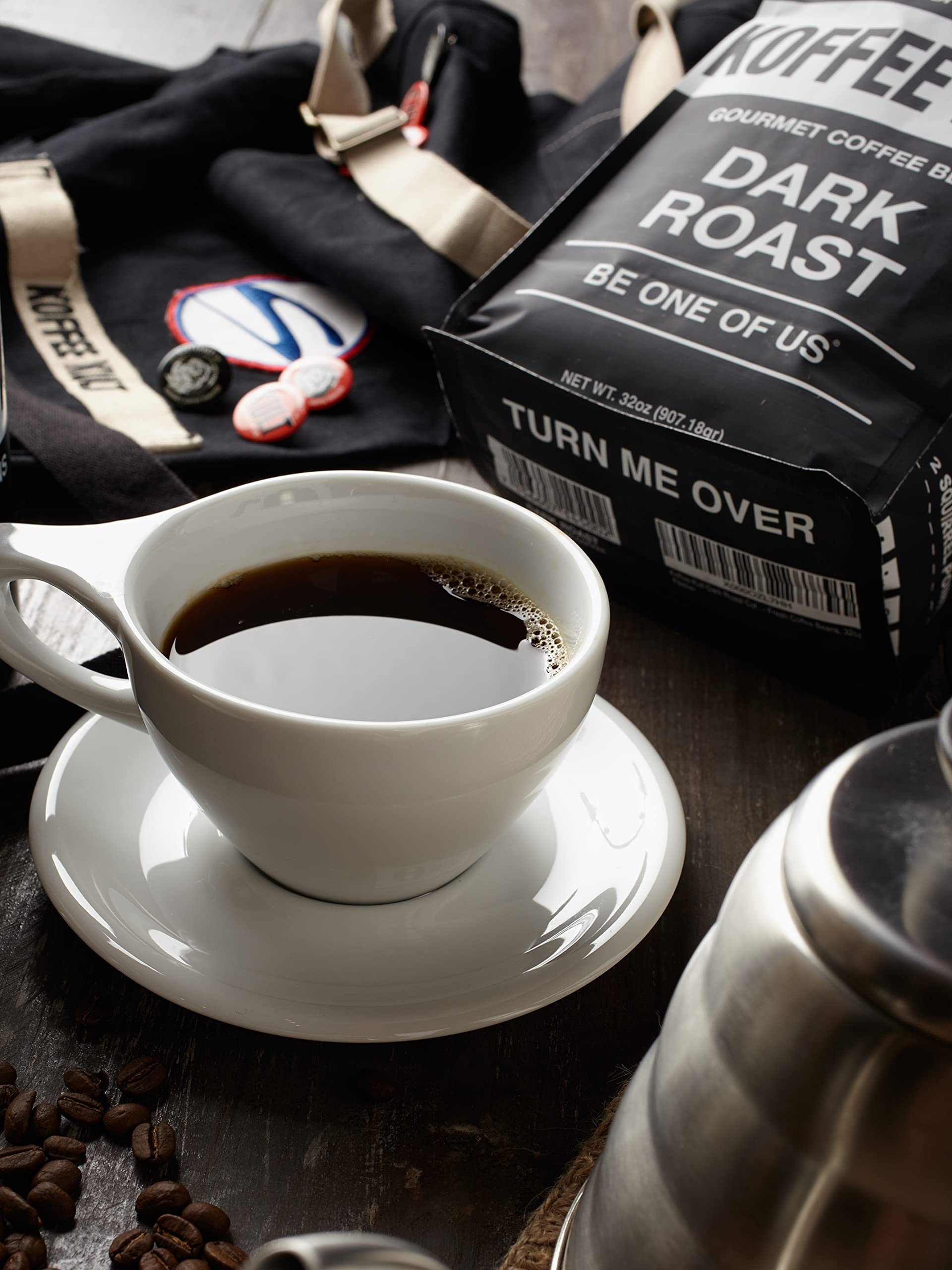 Koffee Kult prensa francesa en uso logrando extracción rica y aceites