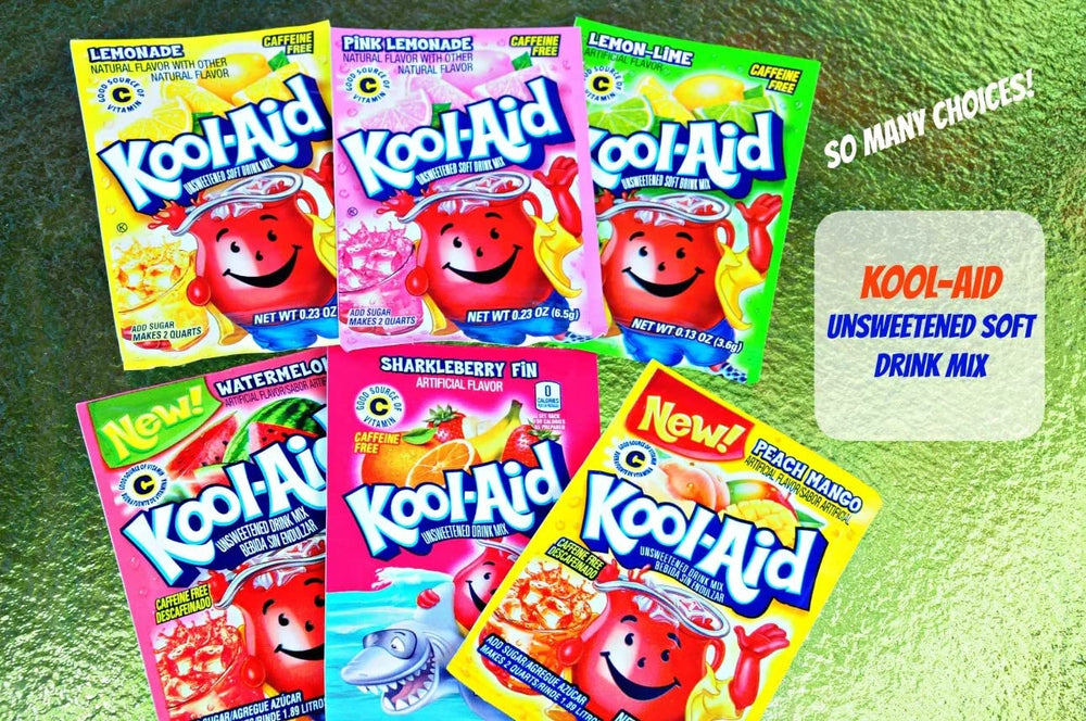 Kool Aid sobre vertido en vaso con agua, mezcla rápida y portable