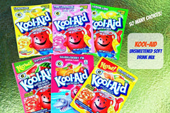 Kool Aid sobre vertido en vaso con agua, mezcla rápida y portable