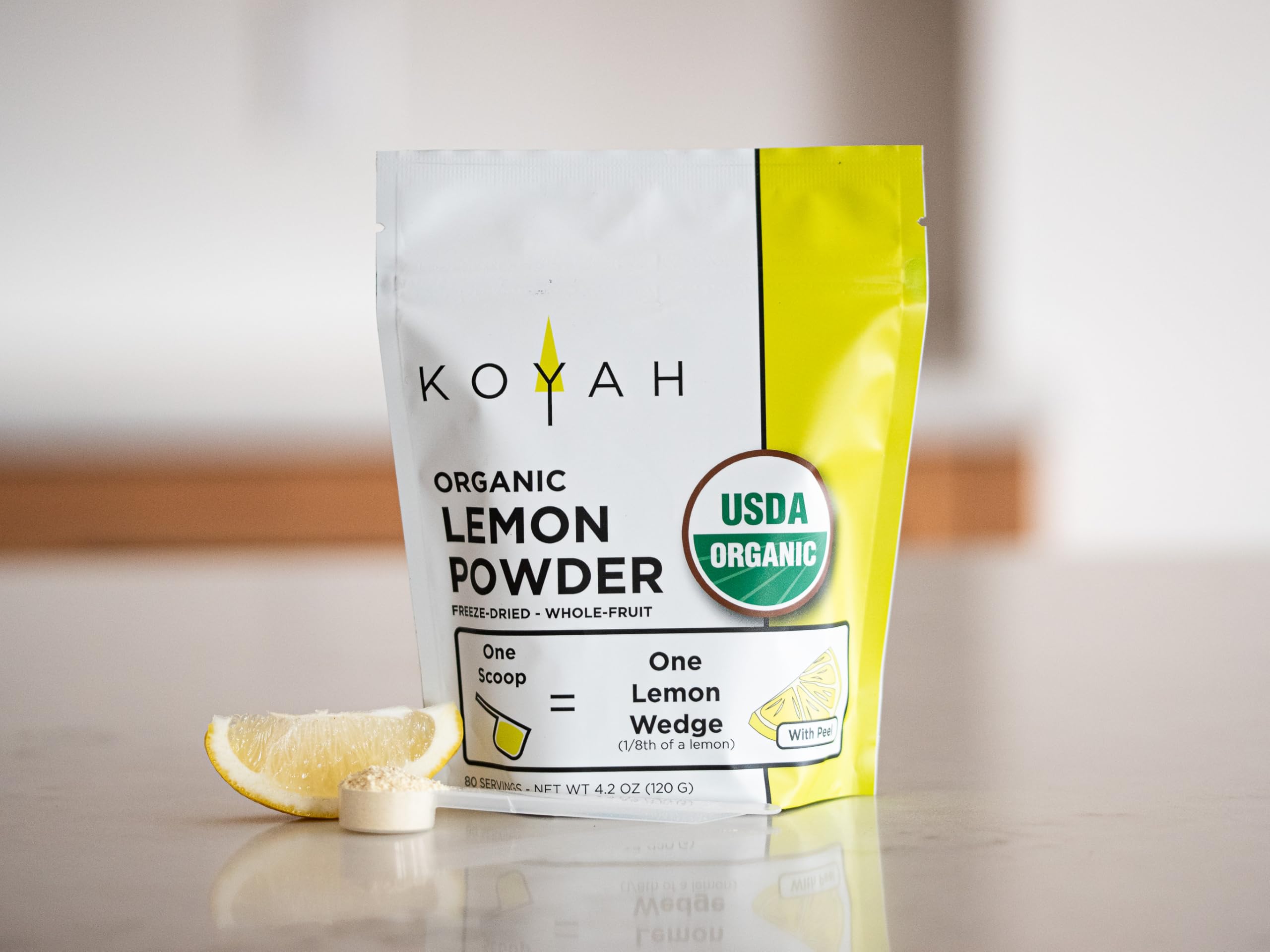 KOYAH polvo espolvoreado sobre postre, añade aroma cítrico equilibrado